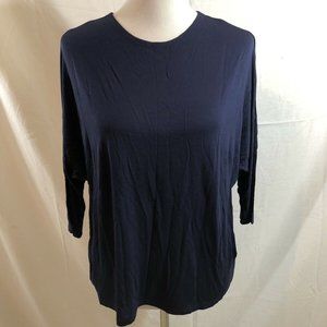 Gap navy blue 3/4 sleeve crew neck with winged arm